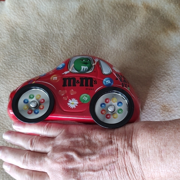 M&M'S Love Bug Car Tin Red and Green Vintage - Picture 8 of 9